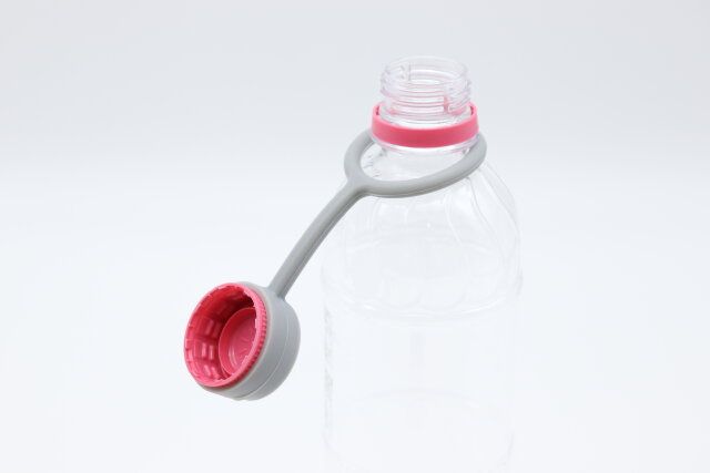 キャンドゥのペットボトルのキャップホルダー6