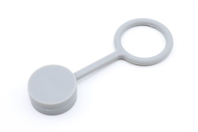 キャンドゥのペットボトルのキャップホルダー2