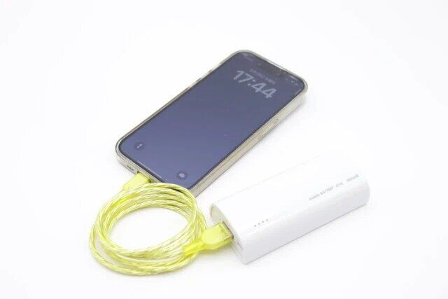 ダイソーのモバイル充電バッテリー2