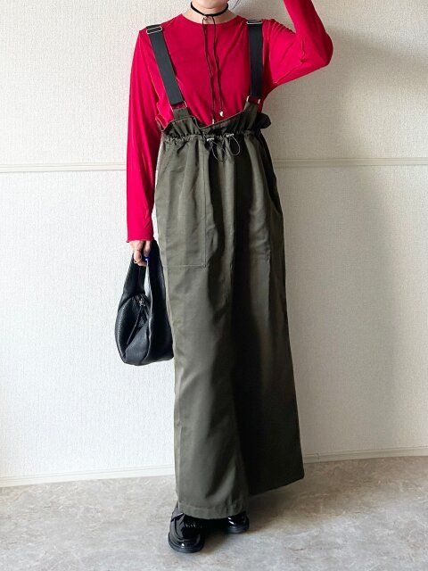 Style②赤ロンT×カーキでつくる大人カジュアル