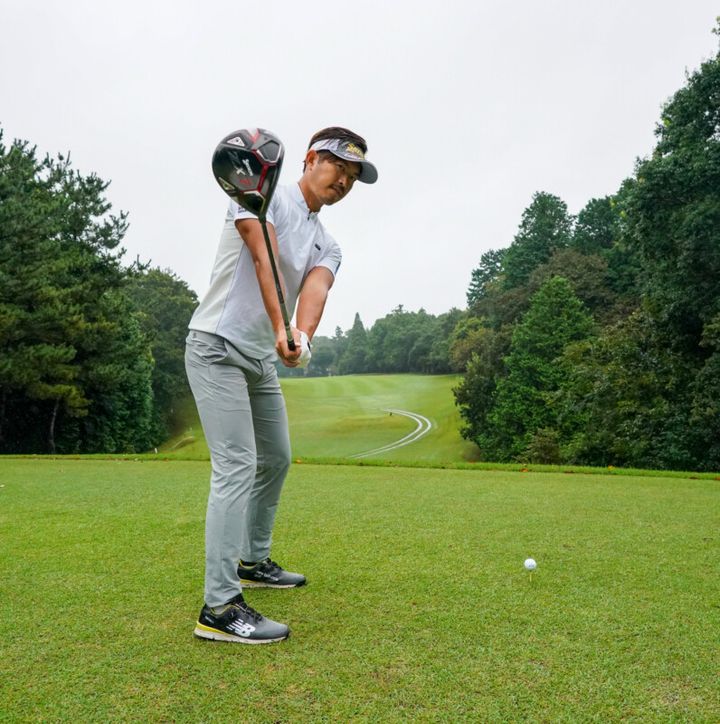 ドライバーで真っすぐ飛ばすポイントは「左腕」にあり