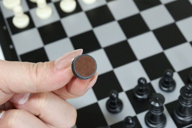 ダイソー チェス 駒 マグネット入り