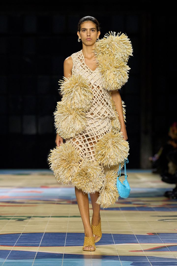 ボッテガ・ヴェネタ 2024年春夏コレクションより。