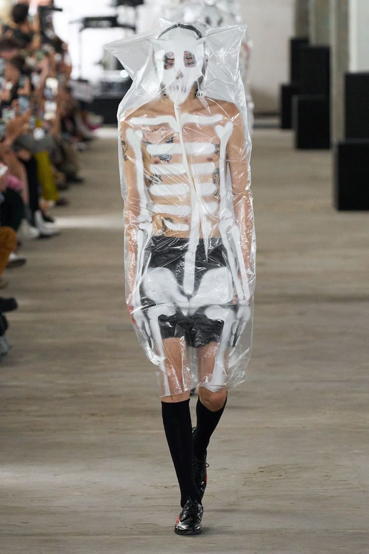 ウォルター ヴァン ベイレンドンク 2024年春夏メンズコレクションより。