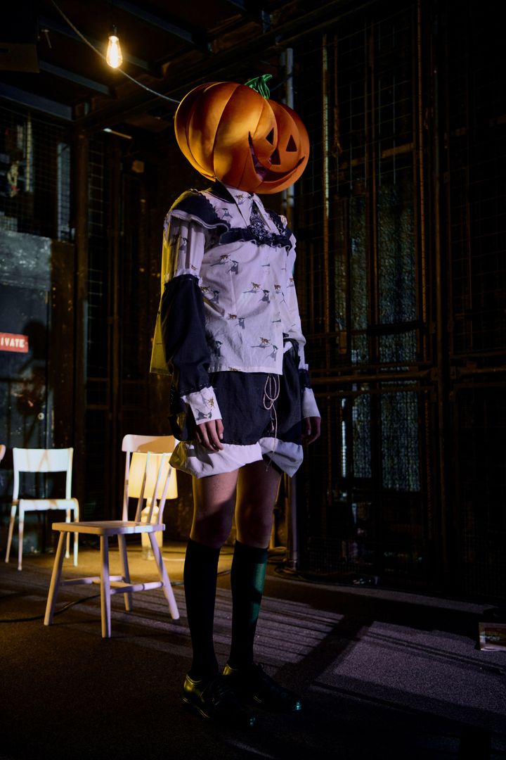 メゾン マルジェラ 2022-23年秋冬オートクチュールコレクションより。