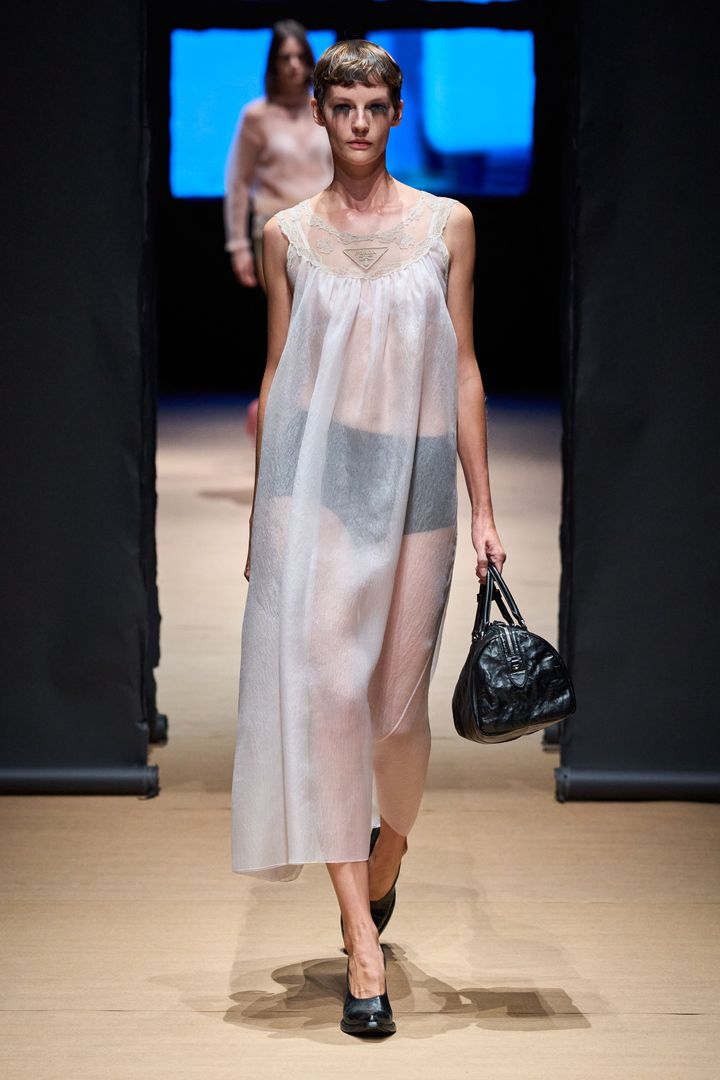 『ローズマリーの赤ちゃん』（1968） ローズマリー<br /> プラダ 2023年春夏コレクションより。