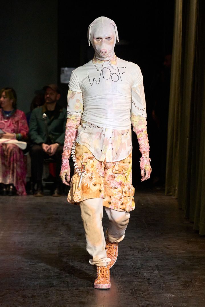 コリーナ ストラーダ 2023-24年秋冬コレクションより。