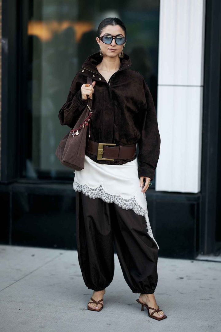 画像: 【スエード】スカートを重ね着してトレンド感満載に