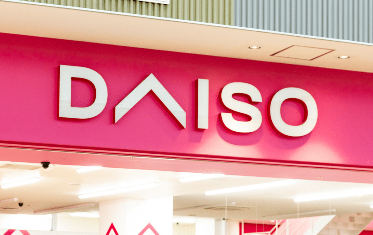 ダイソーの曲がるバスクリーナーで凸凹お風呂を一掃