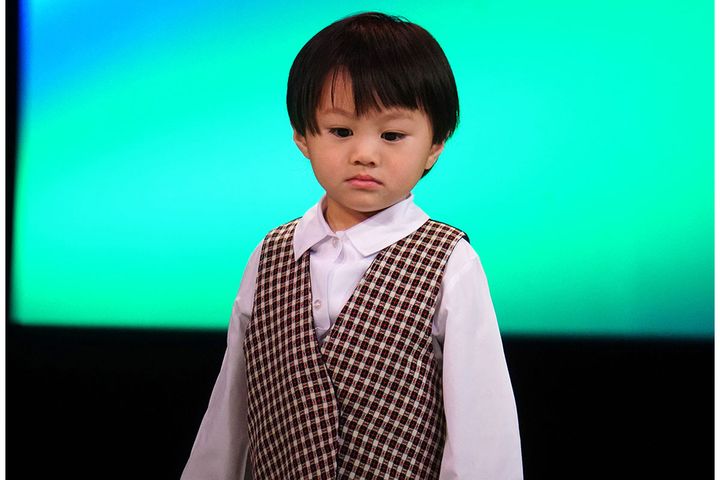 画面が約1度傾いた状態。背景に注目すると安定感が落ちたのがわかるでしょう。