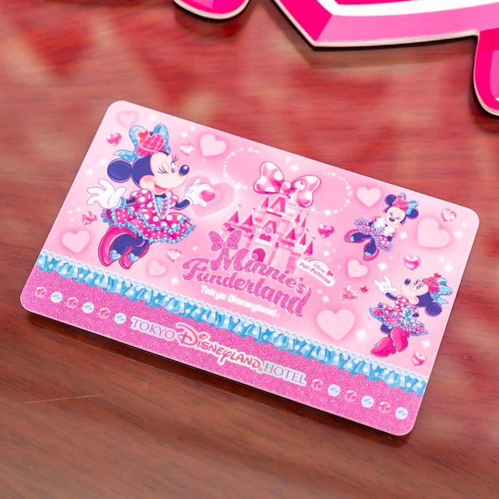 東京ディズニーランドホテル宿泊者限定：ミニーの魅力が詰まったカードキー＆キーケースを販売2