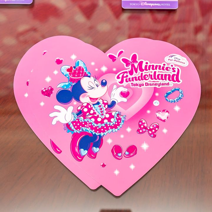 スペシャルルーム限定のミニーマウスの魅力が詰まったオリジナルグッズ ポストカード2