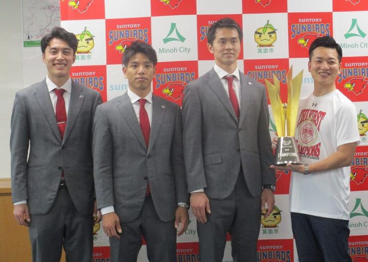 11月5日に発売される女性誌「anan」（マガジンハウス）のスペシャルエディションの表紙に、SV.LEAGUE MENに所属するバレーボールチーム「サントリーサンバーズ大阪」の選手6人が登場することが発表されました。