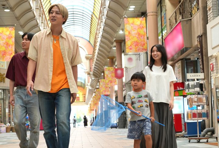 映画『天文館探偵物語』場面写真 （C）2025「天文館探偵物語」製作委員会 width=