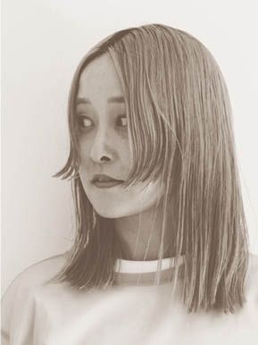 スタイリスト 杉本知香さん 本誌をはじめ、ファッション最前線で活躍中。個性的なアイテムをミックスしたシンプルなスタイルが得意。コレクションからリアルトレンドまで精通し、大人が素敵にこなれるスタイリングやカラーコーディネイトに定評。