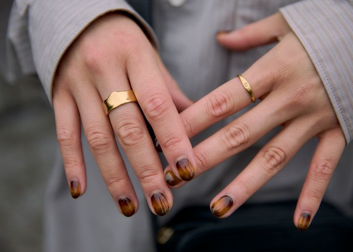 コーデの仕上げはメガネ・バッグ・アクセサリーで”自分らしさ”をプラスして【ファッジウィークエンド ファッションスナップ】