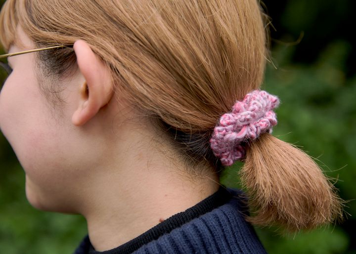 コーデの仕上げはメガネ・バッグ・アクセサリーで”自分らしさ”をプラスして【ファッジウィークエンド ファッションスナップ】