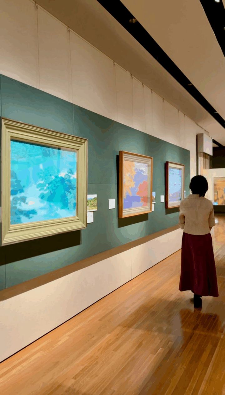 美しくて、入ったりきたりして見入ってしまいました。