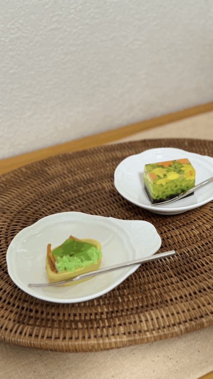 手前「遠山」（西郷狐月《台湾風景》より）／奥「秋の渓流」（奥田元宗《奥入瀬（秋）》より）