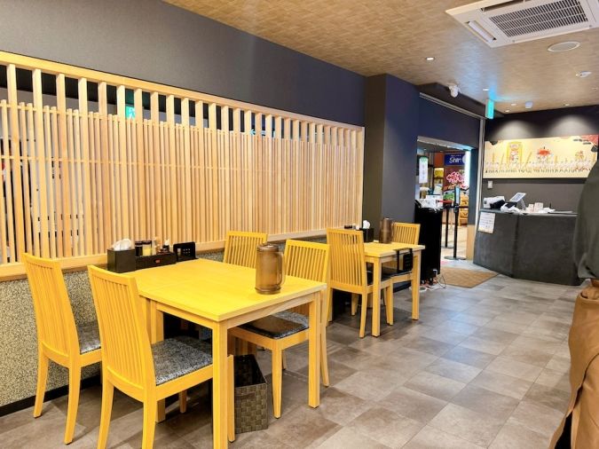 博多非豚骨 なお人 座席