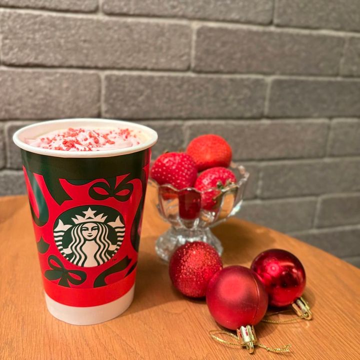 ストロベリー ムース＆ジョイフルメドレー ティー ラテ（Iced / Hot）