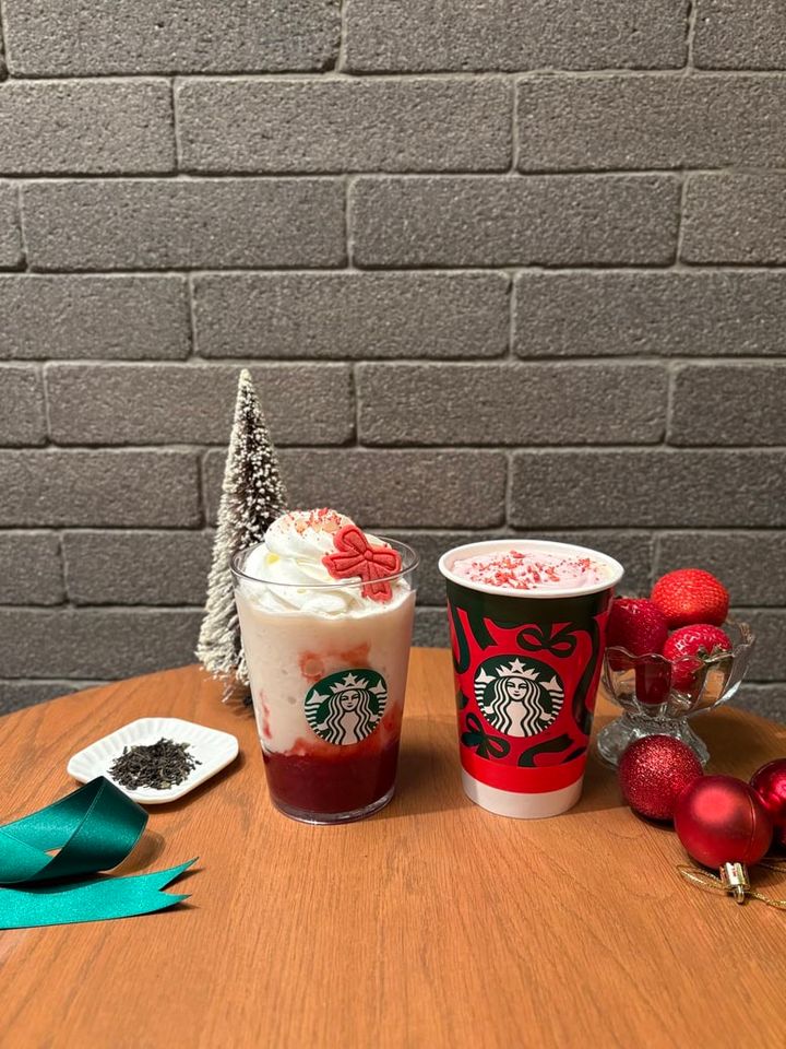 スタバ ストロベリー＆ジョイフルメドレー ティー フラペチーノ®、ストロベリー ムース＆ジョイフルメドレー ティー ラテ（Iced / Hot）