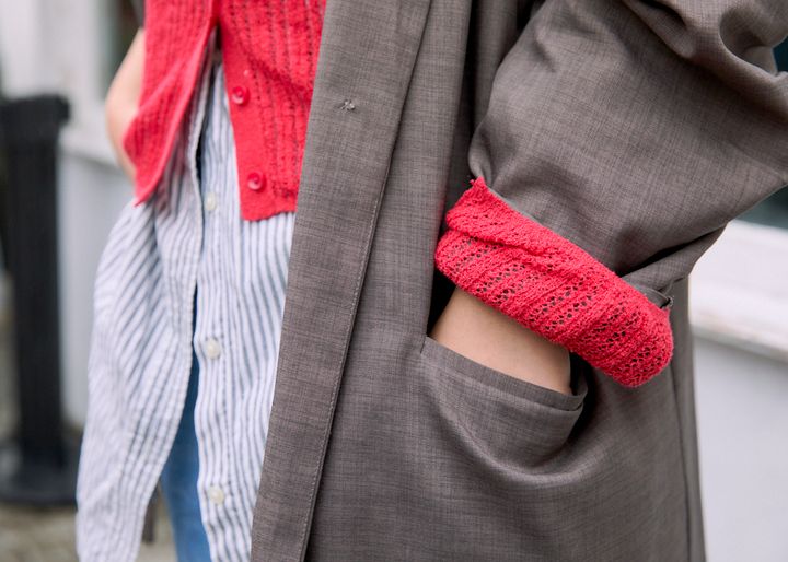 ジャケットでカジュアルを引き締めて“きちんと感”をプラス【ファッジウィークエンド ファッションスナップ】