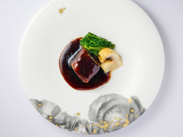 外苑前『礼華 青鸞居』の「国産牛バラ肉の煮込み 黒酢のソース」