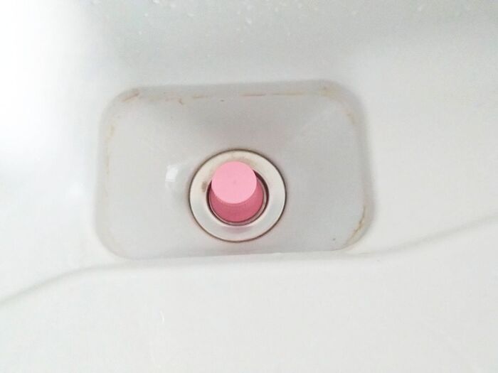 〈シンクに水を溜める方法3選〉フタがなくても溜められた…！洗面台もシンクも“丸ごと洗い”がラクすぎる！！！