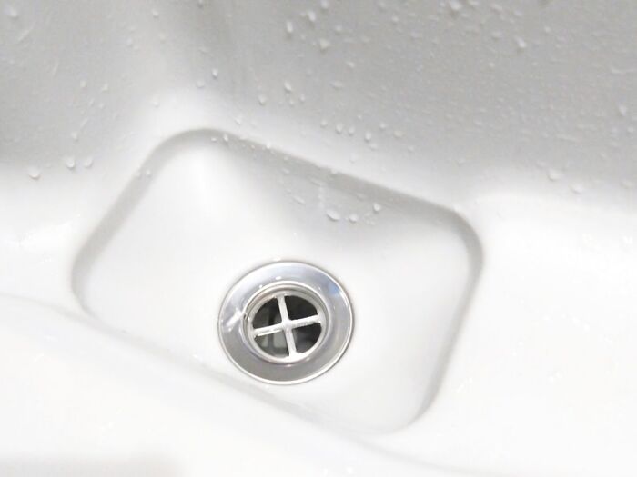 〈シンクに水を溜める方法3選〉フタがなくても溜められた…！洗面台もシンクも“丸ごと洗い”がラクすぎる！！！