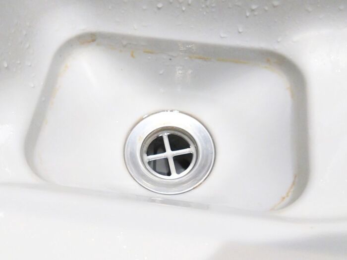〈シンクに水を溜める方法3選〉フタがなくても溜められた…！洗面台もシンクも“丸ごと洗い”がラクすぎる！！！