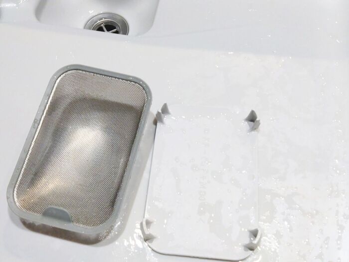〈シンクに水を溜める方法3選〉フタがなくても溜められた…！洗面台もシンクも“丸ごと洗い”がラクすぎる！！！