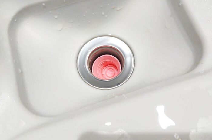 〈シンクに水を溜める方法3選〉フタがなくても溜められた…！洗面台もシンクも“丸ごと洗い”がラクすぎる！！！