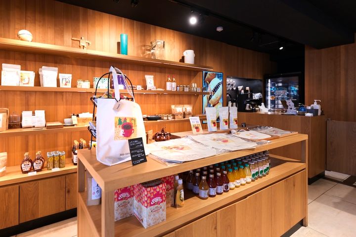 調味料や雑貨販売コーナー