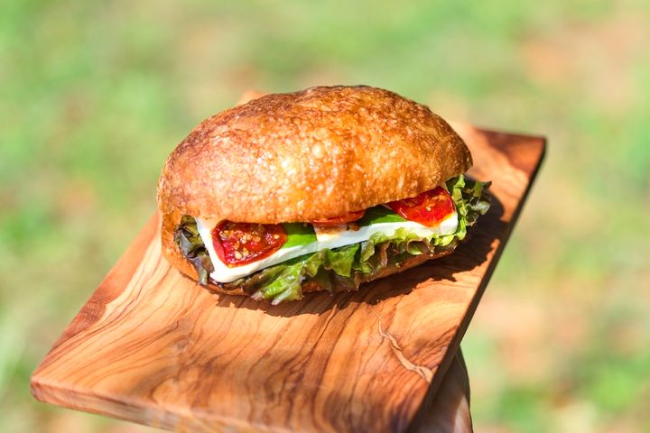 「365日」の「自家製ベーコン×クリームチーズサンドイッチ」638円