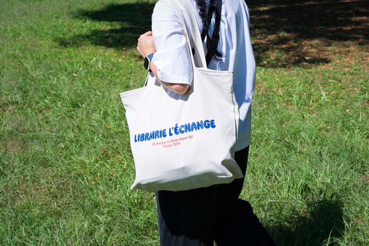 トートバッグひとつ程度の荷物で手軽に楽しめる「チェアリング」