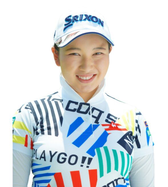 両足の幅で小さく体重移動すると手打ちにならない！アプローチのコツをレッスン