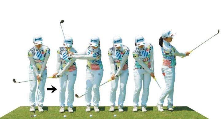 両足の幅で小さく体重移動すると手打ちにならない！アプローチのコツをレッスン