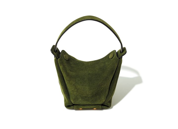 コンパクトなスエードバッグ