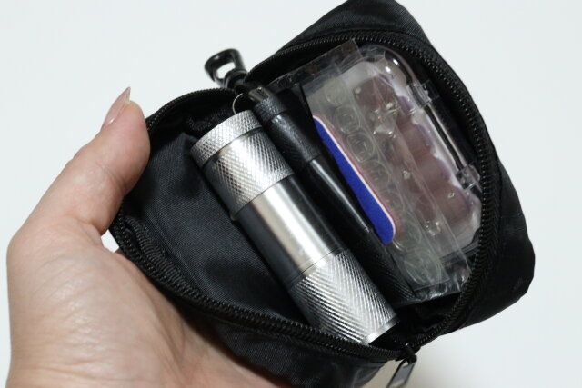 ダイソーの小物入れポーチはアイテムを保護しながら持ち運べる