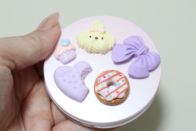 ダイソーのデコパーツ（パープル）でコスメをデコレーション