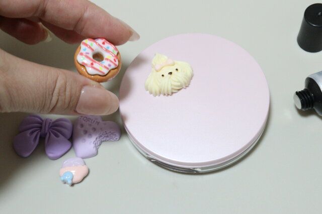 ダイソーのクッキー風デコパーツ（パープル）