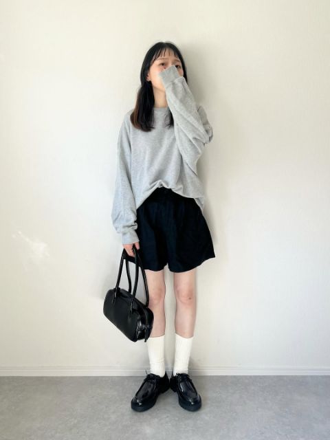 UNIQLOのスウェットシャツのコーデ