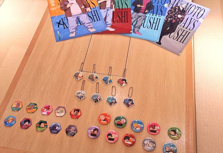 くら寿司と「SAKAMOTO DAYS」コラボのグッズ