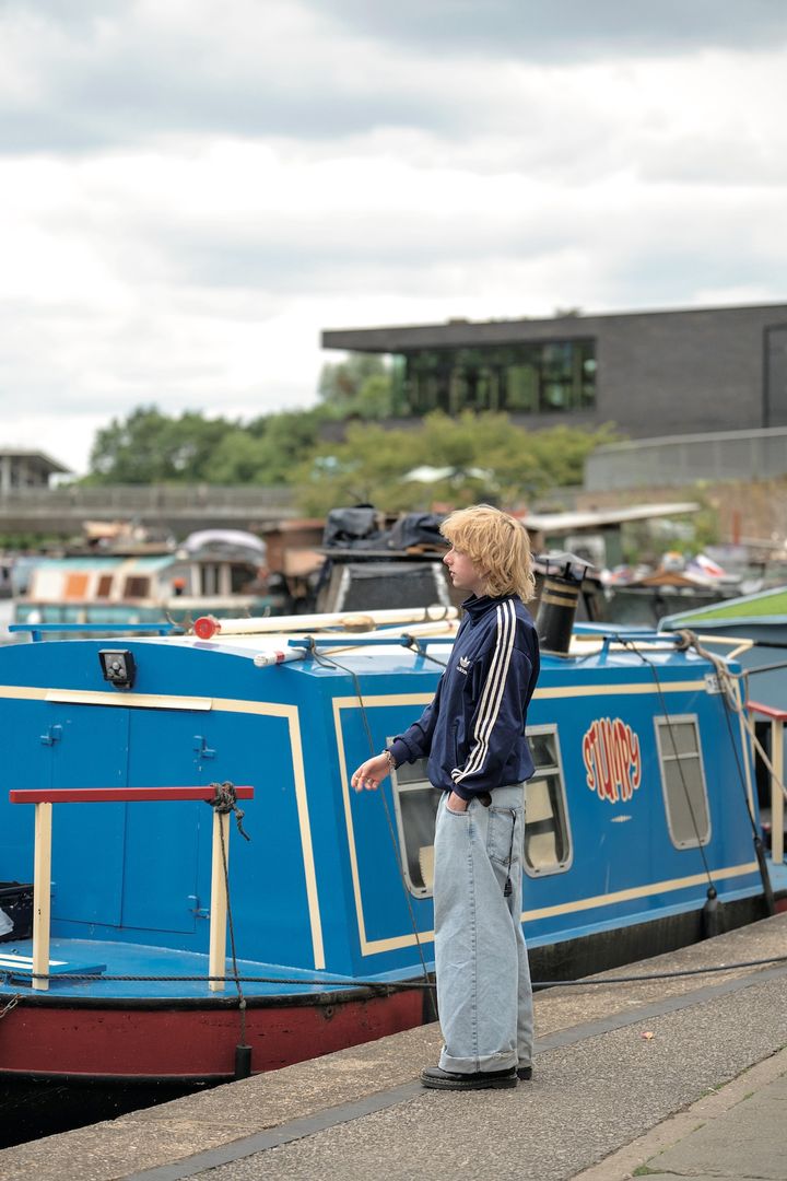 1着あると何かと役立つ！ トラックジャケットのベーシックなコーデ