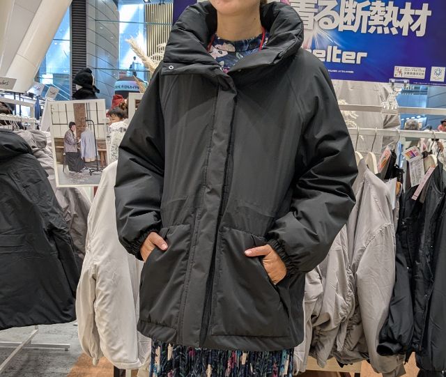 XShelter 断熱a レディース防水ウォームアウターを着用したコーデ