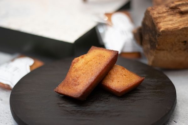 【東京都三鷹市】かまど焼 NIKUYOROZUが牛脂をアップサイクルしたスイーツ「和牛ふぃなんしぇ」を発売