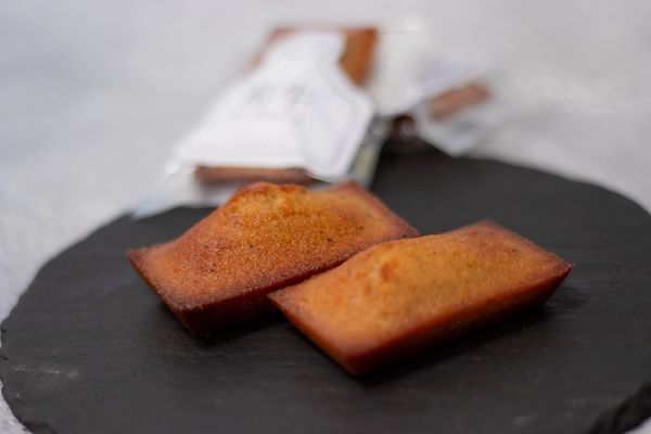 【東京都三鷹市】かまど焼 NIKUYOROZUが牛脂をアップサイクルしたスイーツ「和牛ふぃなんしぇ」を発売