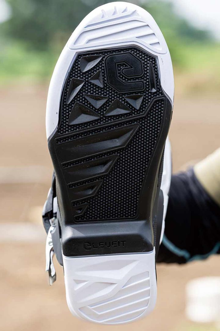 【Eleveit XレジェンドEVO オフロードブーツ】プロテクション性と軽さを両立【編集スタッフが本気で試す！みんなのテスト】