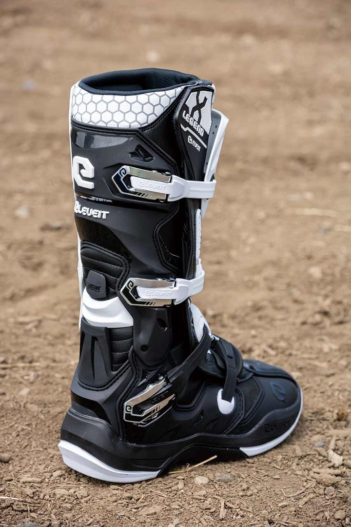 【Eleveit XレジェンドEVO オフロードブーツ】プロテクション性と軽さを両立【編集スタッフが本気で試す！みんなのテスト】